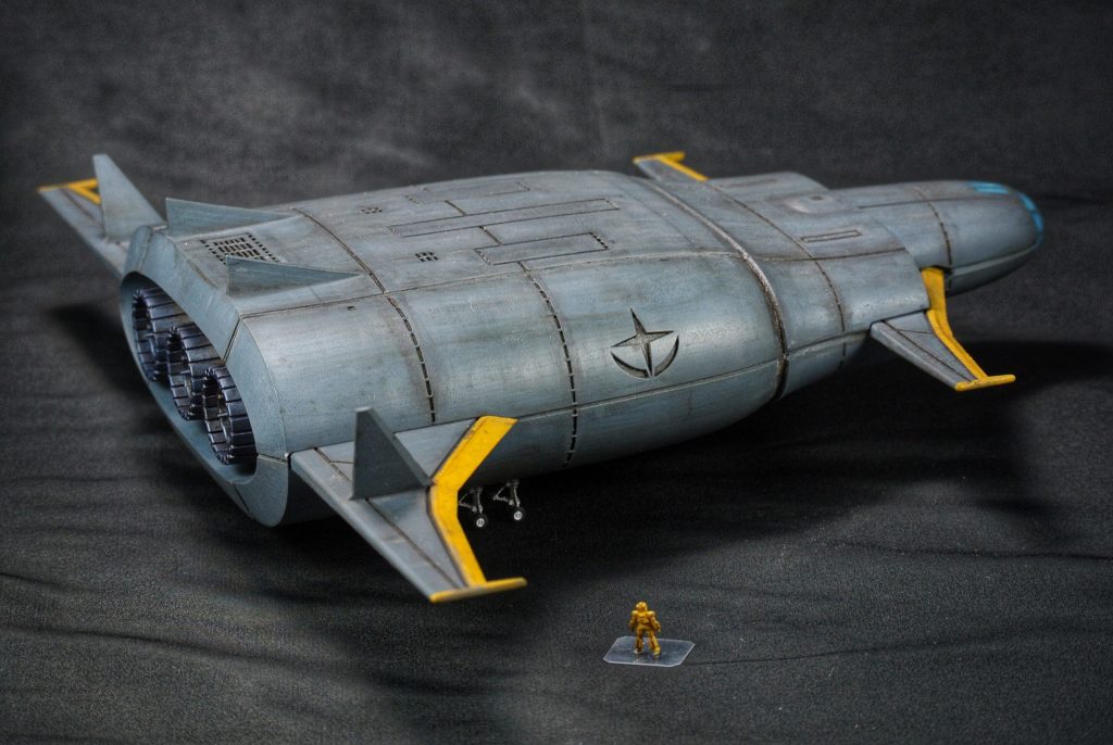 反対の側面。こちらはロゴ無し。