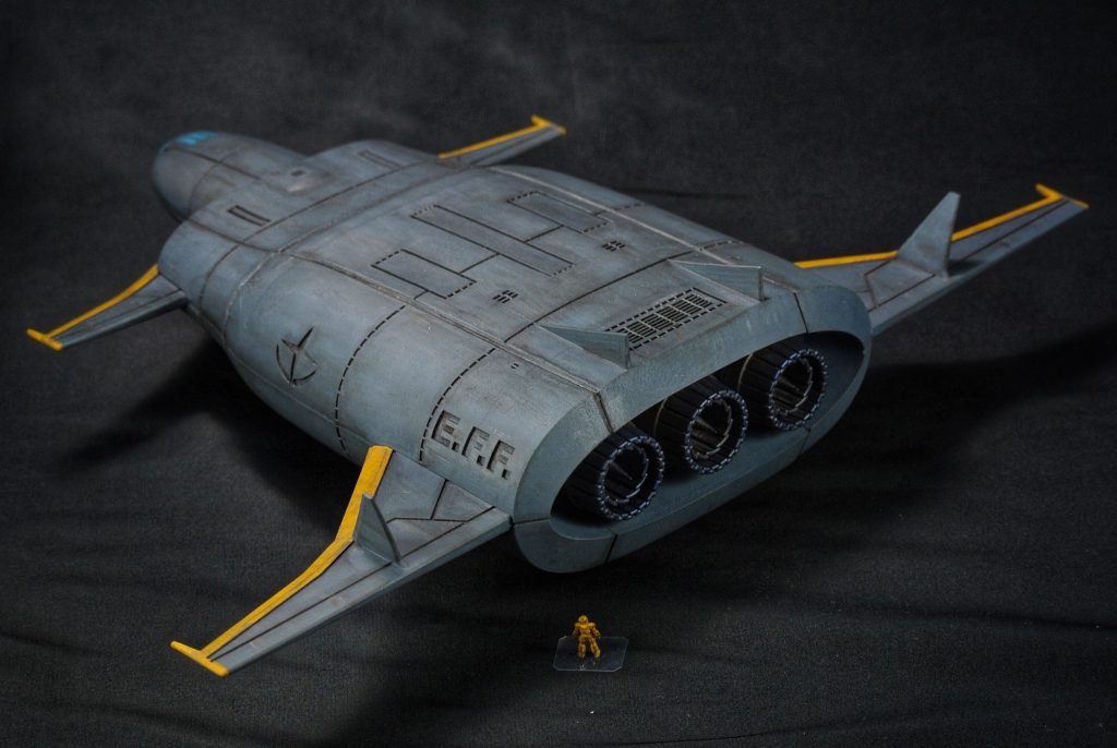 2枚目は気に入っている3基のロケットエンジンが写る背面写真。資料が全然見つからなかったので古いゲームの荒い画像から推察しました。昔のアニメ特有のオモチャっぽいフォルムを無理やりミリタリーテイストにした感じがまた好きなんです💛