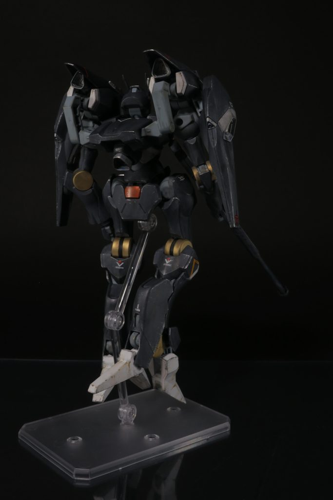 関節はゴールドのスプレーを。