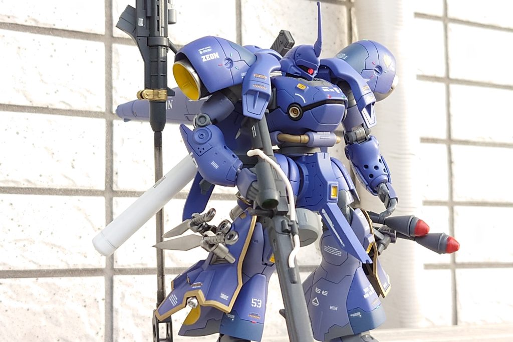 高機動型ケンプファー一年戦争時の強襲機「ケンプファー」そのF型をベースとし、アナハイムがガンダム開発計画の過程で開発した「シュツルムブースターユニット」を装備した高機動タイプの機体。本機体は月面のジオン残党組織に提供されたタイプとは同時期に存在する別個体となる。地球圏で運用され、場合によっては地上戦も行う性質状1G下でも他を圧倒する機動を可能にするためスラスターが強化されている。パイロットは公国軍残党テロ組織「地球外星系統一解放戦線アルバ・ジオン」所属