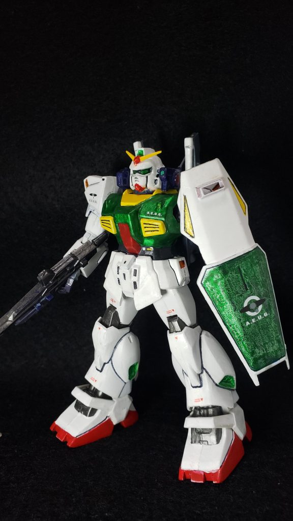 カラーリング変更と、デカール、トップコート仕上げシールドのみ、ノーマル仕様だと、かなり低い位置での取り付けなので、それのみ、位置変更の改造