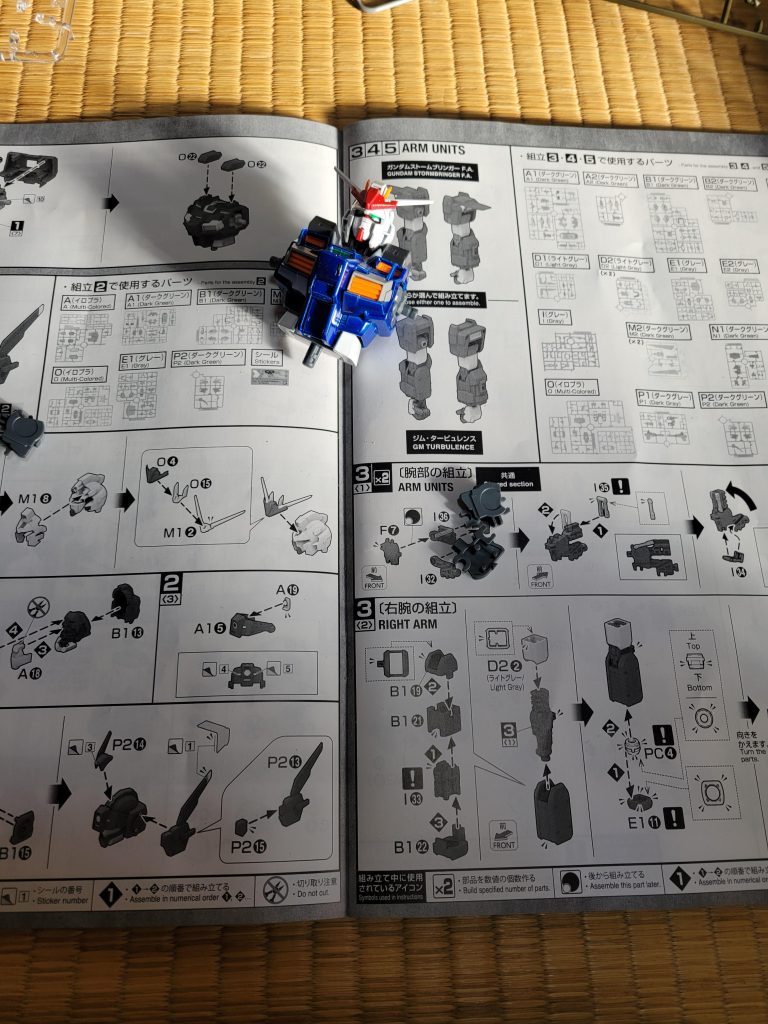 今回はスプレー塗装しましたが、ボディがブルー1色になって焦りました。この後、冷静に考えて筆塗装を施しました。