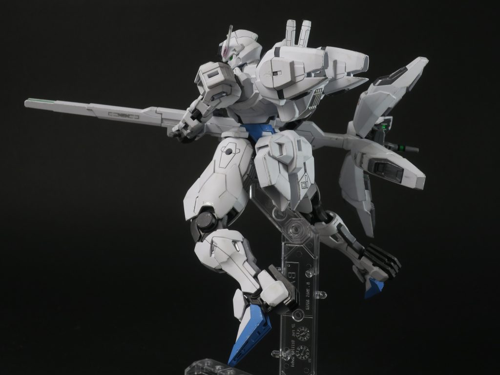 つや消しの後は、いつもならウェザリングカラーでフィルタリングしますが今回は省略。成形色のホワイトそのままで行きたかったためです。それに劇中でもそこまでダメージ受けてる印象がなかったので。