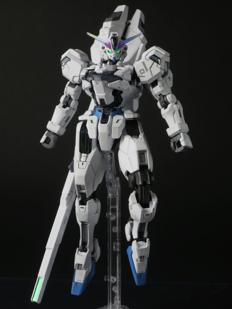 エッジや角にタミヤのエナメルのメタリックグレイでドライブラシ。ブルーなど濃い目の色のところはシルバーを使用。