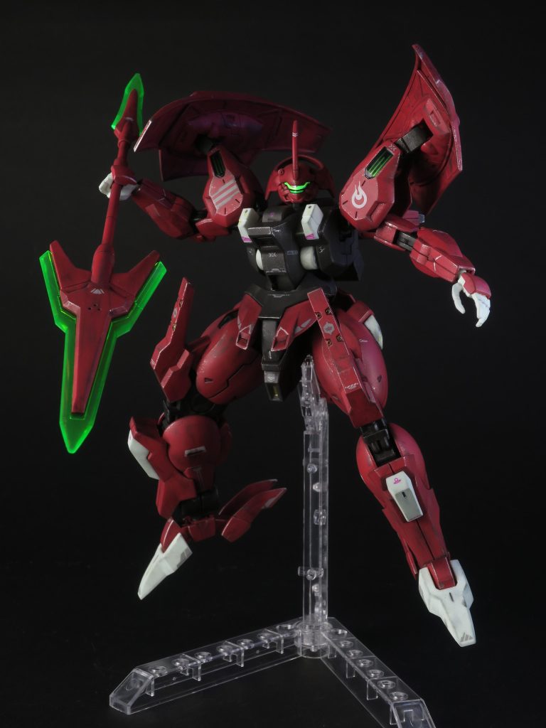 関節を先に組んで、リアルタッチマーカーのグレーでフィルタリング。関節は組んだあとだと汚せなくなるので、先に汚します。