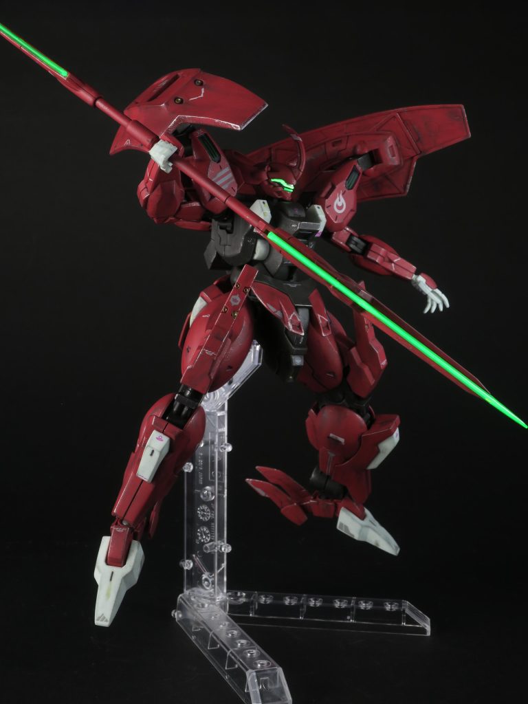 クリアパーツとシールを除いて組み立て。この後、つや消しスプレーをするので、つや消しにしたくないところは除いておきます。