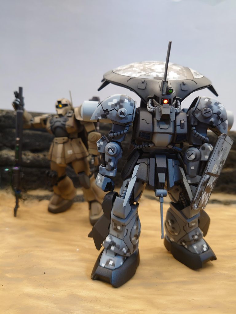 以前、投稿したザクスナイパーとツーショットで…本来はザクスナイパーとは同部隊所属の相棒という設定でしたがグレー系にしたのでかけ離れてしまいました。