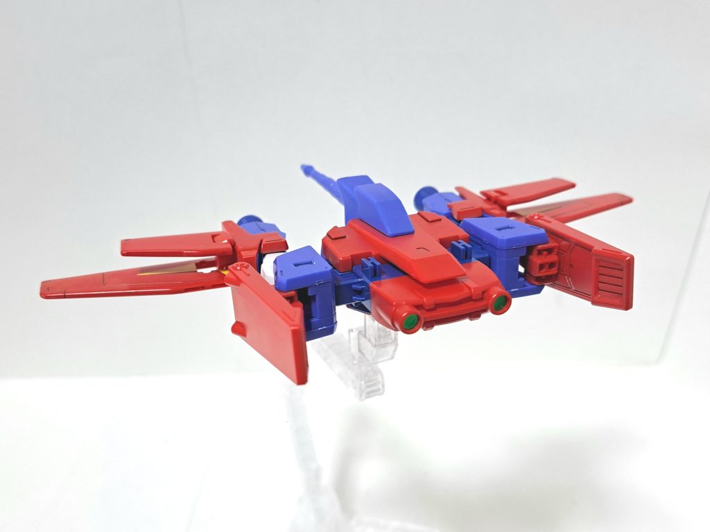 ウミトライオンサトウ・ハルトが操縦するマンタ型のトライマシン。海戦を想定した機体だが単独での飛行も可能。武装としてヒレ部分に備わった「マリンブレード」、尾部パーツを伸縮させムチのように振るう「オーシャンウィップ」の他、頭部から発射される「サークルウェイブ」を有する。