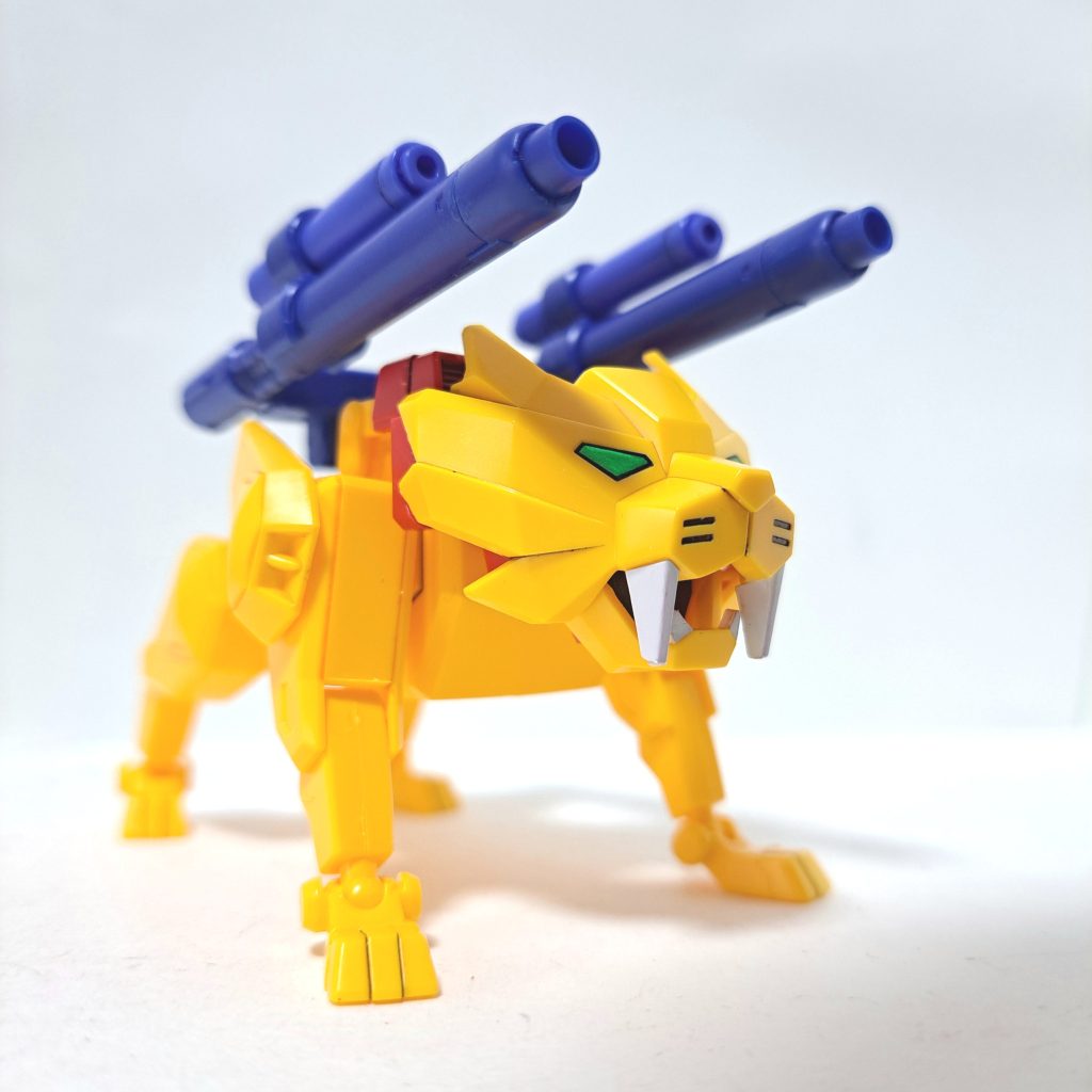 リクトライオントライオン3の製作者であるサカイ・ミナト本人が操縦するライガー型の陸戦トライマシン。「サベージファング」や両脚の「ランドクロー」による格闘戦を得意とする他、髭部分のスリットには「ウィスカーバルカン」を備え、背部には「ツインキャノン」を装備する。