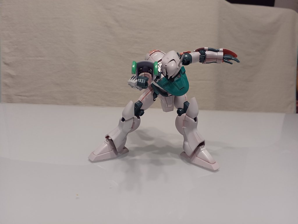 バンシィみたいw奴は左に何故かついてますけどねw