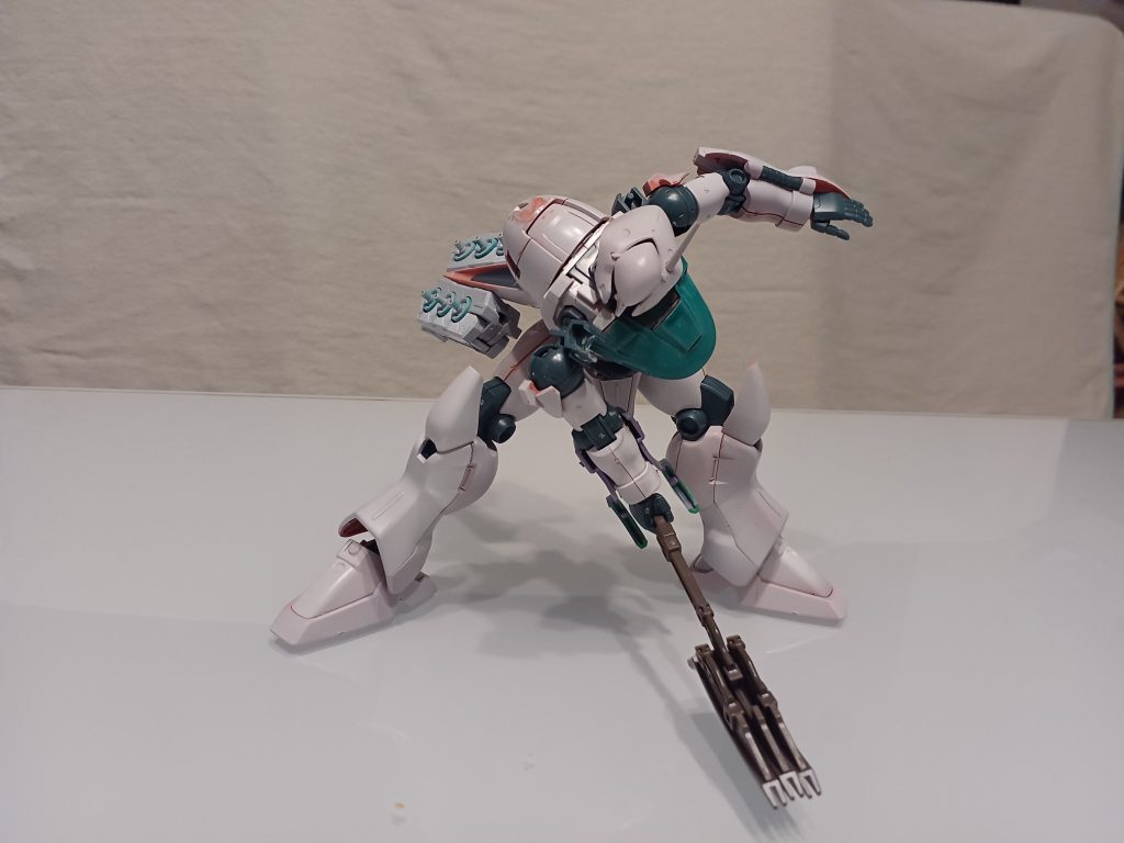 ガベール•テネラは、k.r.o10040に海王星の衛星「トリトン」で発掘されたガーベラテトラを改修した皇帝専用のモビルスーツである。主に前線で戦うことを考慮されてか、近接武装とファンネルを搭載している。パイロットは、海王星帝国皇女のペテン•ネプタである。姉のペルテ•ネプタは、ニーケシナンジュに登場する。装備腕部パルスクロウぺスタファンガーぺスタファンネル×6 