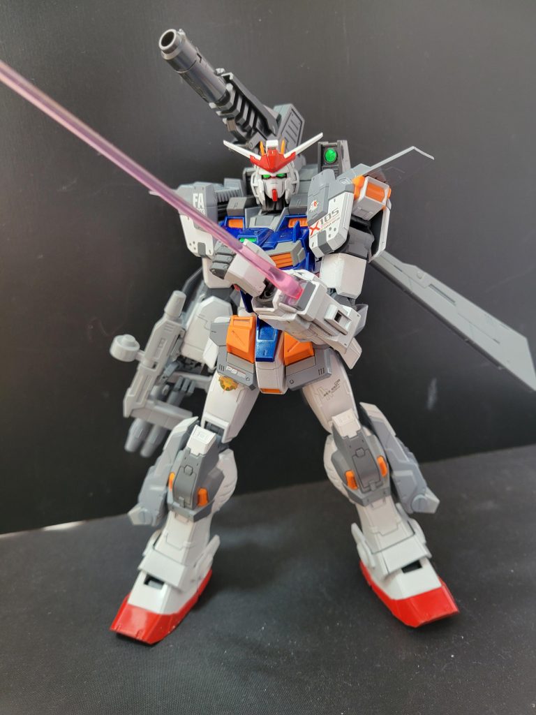 ビームサーベルが腕から直接出るのはユニコーンガンダムみたいですね。あまり作ってないパターンのビームサーベルなので少し驚きました。