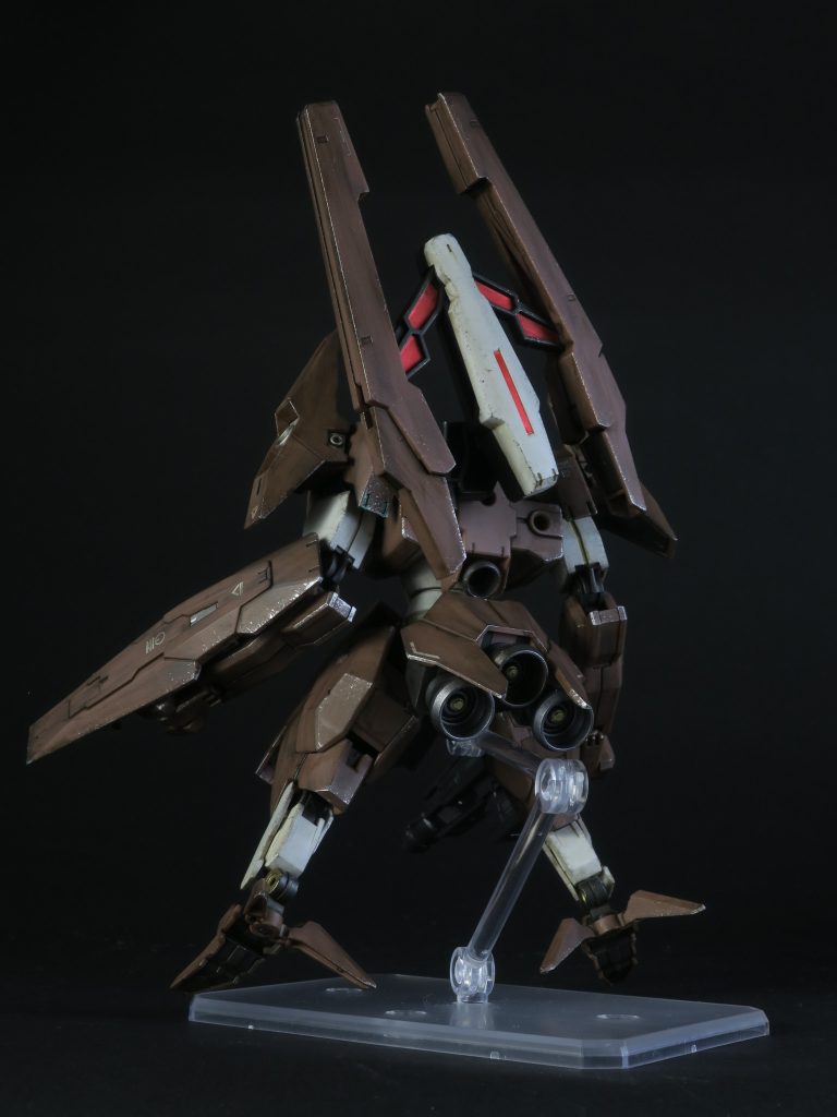 つや消しの後はウェザリングカラーのグランドブラウンでフィルタリング。