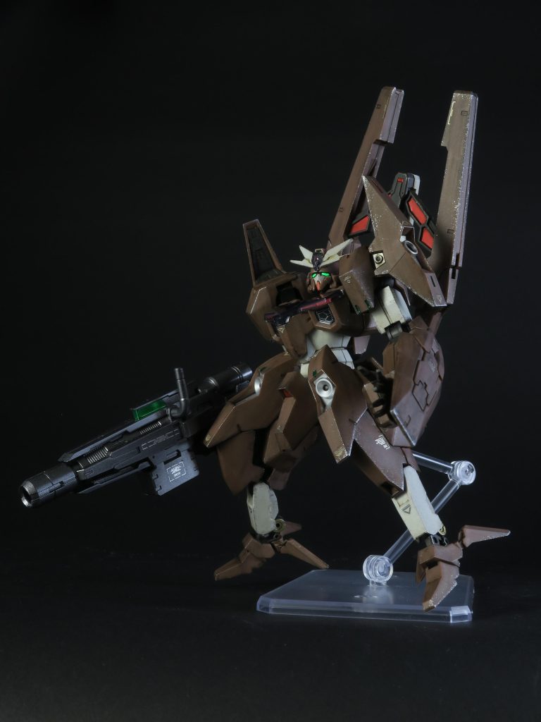 ダメージ感強めの方が似合いそうだったので、パーツの角をメインにシルバーでチッピング。物足りないところのエッジ部にはドライブラシを追加。