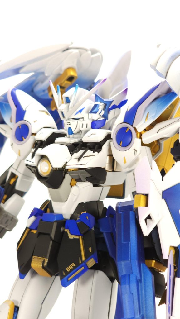 頭の手裏剣も頑張りました!手裏剣型の小さいプラモをちょっとだけ削ってそのまま貼り付けました唯一かなたんらしい部分……かも?