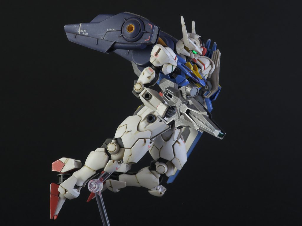 最後に、ウェザリングマスターのオイルを使って全体的に汚しを調整しました。汚れが溜まりそうなところにリアルタッチマーカーのブラウンで土やオイルの垂れを足しました。