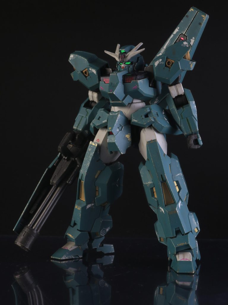 先に作ったルブリスソーンに合わせるために、エッジや角にはチッピングをメインに。ゴールド感を加えたかったのでチタンゴールドを使用。(いつもは焼鉄かシルバーかチタンシルバー)物足りないところのエッジ部にはドライブラシを追加。