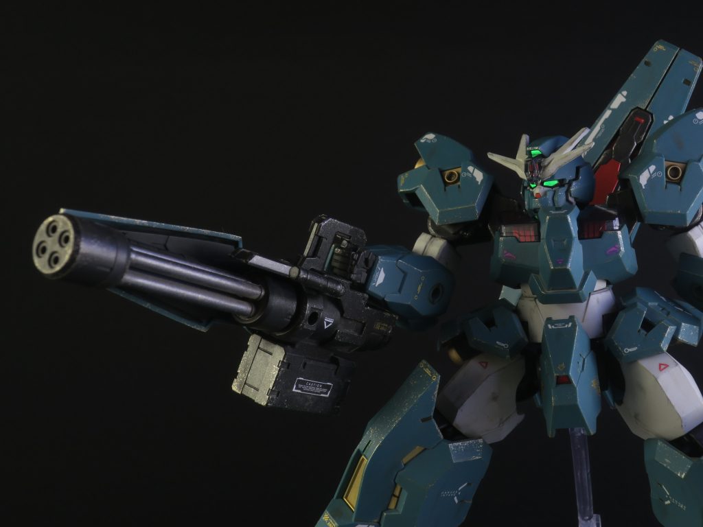 最後に、ウェザリングマスターのオイルを使って全体的に汚しを調整。