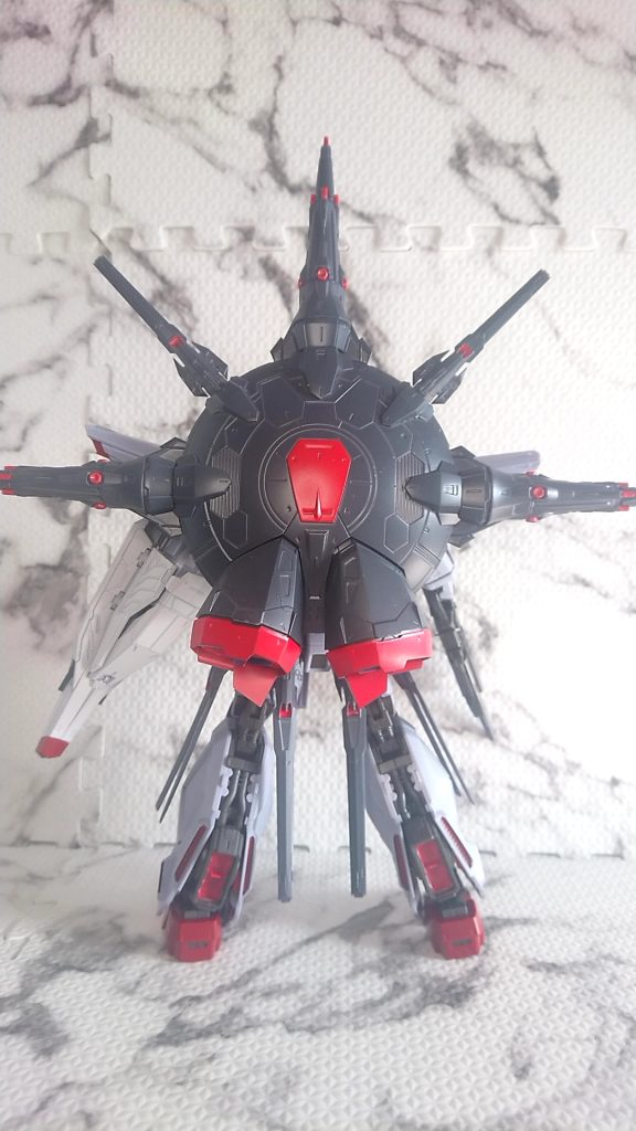 バックパックとドラグーンをクレオスのファントムグレーで塗装したのがめっちゃマッチしてて、最高の組み合わせだと自負してます。