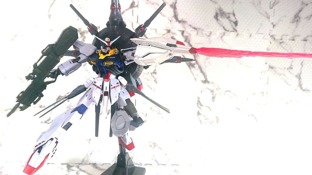 ポーズは箱の横に載ってるのを真似てます。