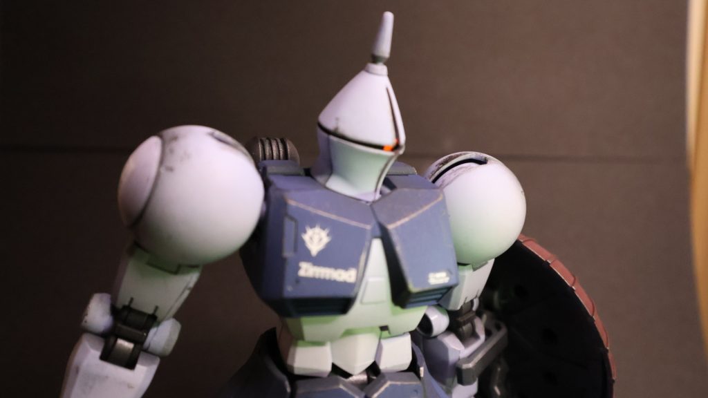 モノアイはビームサーベルランナーを加工し蛍光塗料発光