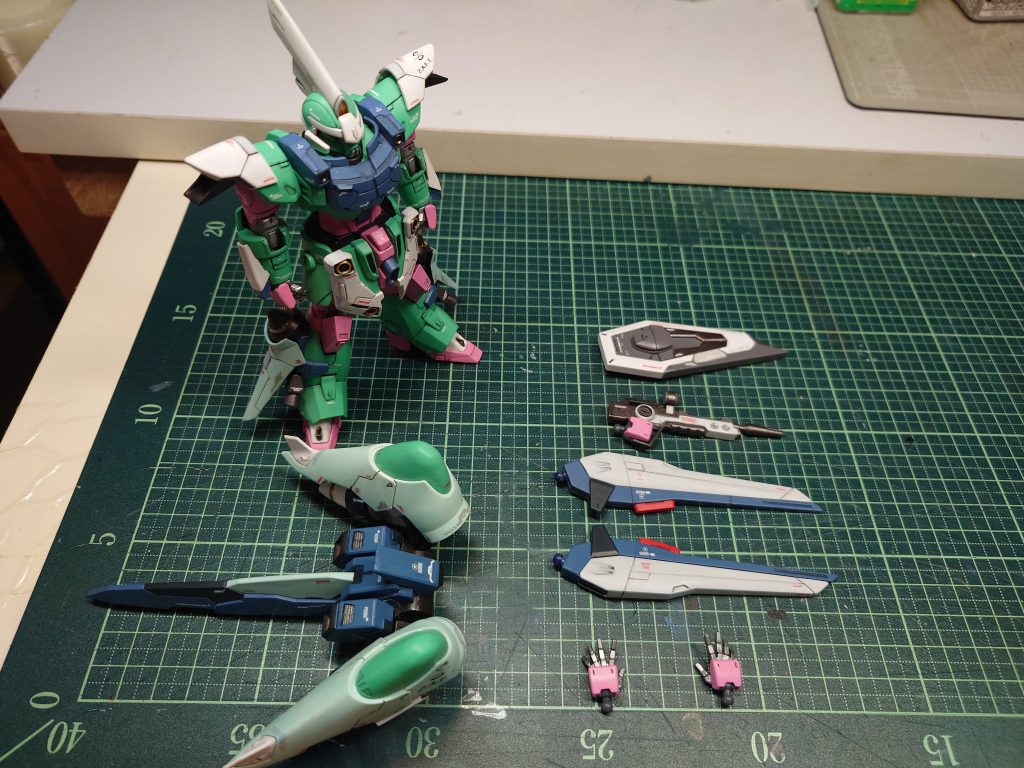 ランドセルにはライトニングガンダム。ドラグーンはアメイジングストライクフリーダムから使いました。