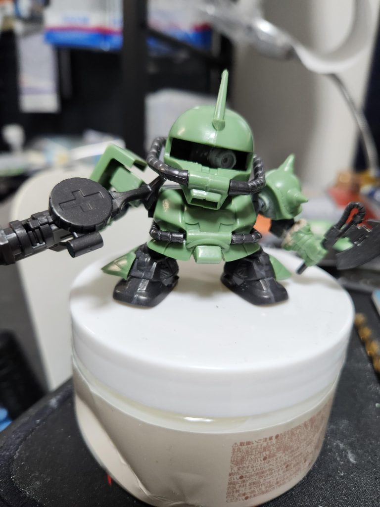 塗装前画像ボディのモナカ部分をボールデンフレームが干渉しないように加工するのが一番大変だった。