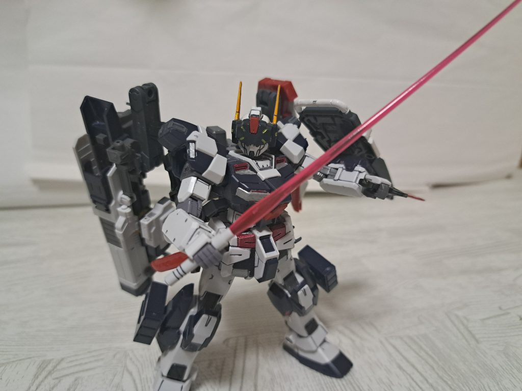 ビームサーベルとの変則二刀流。