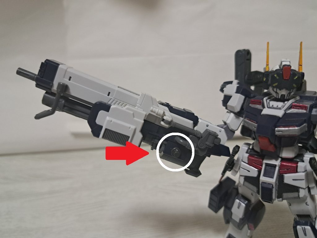 バトルアームアームズのジョイントにシェキナーの腰ユニットを追加し、後ろに市販の3mmジョイントを追加しました。