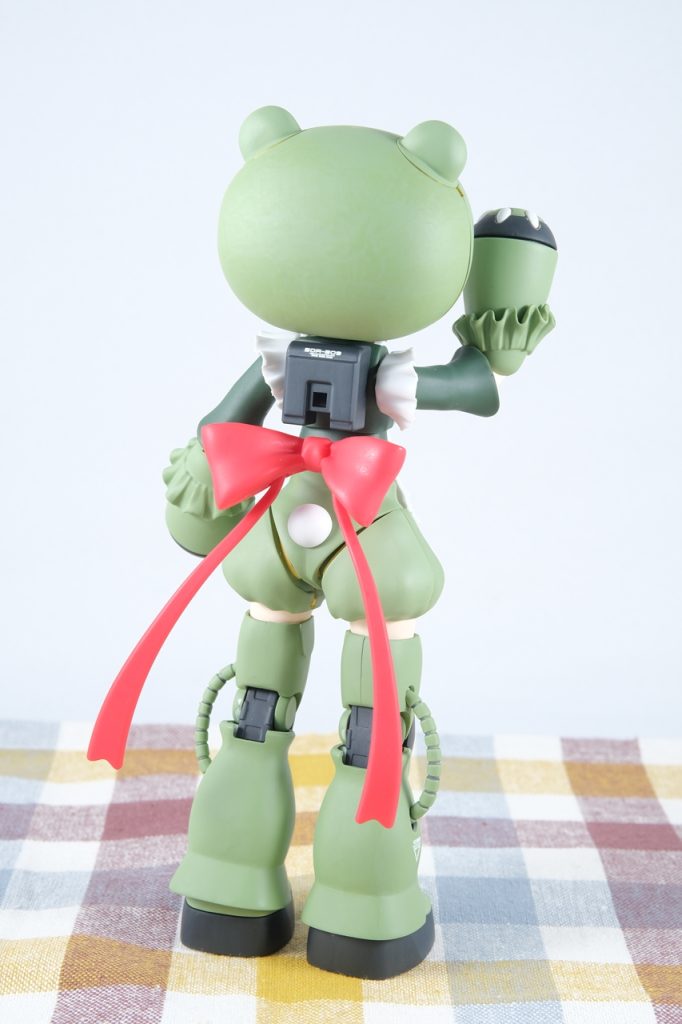 後頭部は塗りムラができてしまいました。こういう大きな球体は、筆塗りではさすがに厳しい・・。