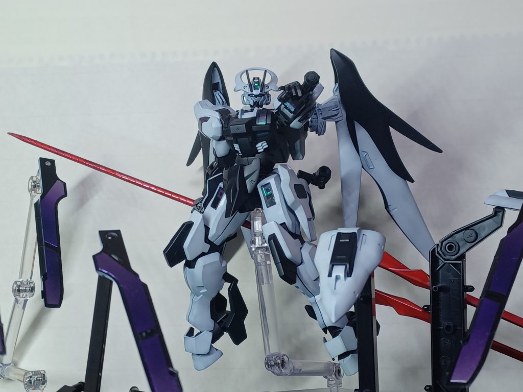 ラウダ 兄さんを倒して、兄さんを穢すミオリネを殺しに来たんだ。パーメットスコア3!スイカバーが割れ、中から、槍が出てくる。グエル やめろ! ラウダ。お前が今何をしようとしているのかお前本当にわかっているのか?!