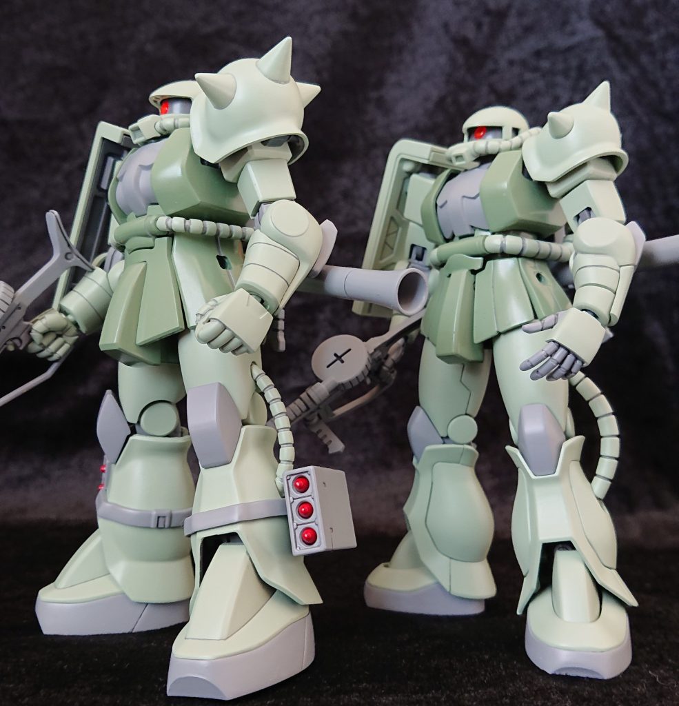 （左HG40番、右HG241番）足のミサイルポットが好きでしたねぇ。旧キットのときは、武器セットを別途買わないといけない。これが付属でついているのは嬉しい限り😂