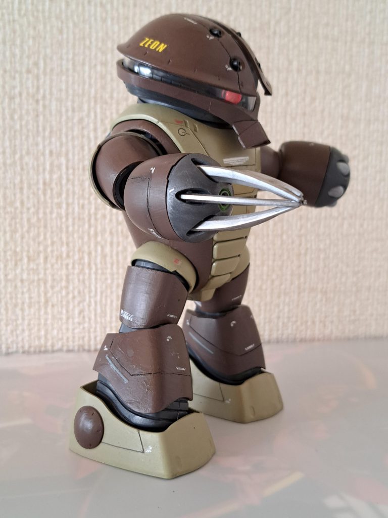 キットを手に入れた時は色々やってみようと思うのですが自分は仮組みしない、お手軽、塗装は筆でアレンジ程度なのでなかなか進歩ありませんスジボリだけは少しづつやってうまくなればいいなと　そんな感じです