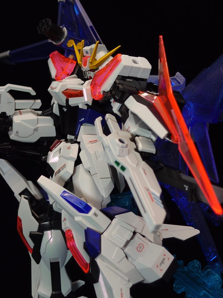 セイ「見て下さい、このパーフェクトビルドストライクエクシードギャラクシーフルパッケージの力を！」作中ポーズの真似です、このシーン結構なお気に入りですが機体名長くて噛みそう。