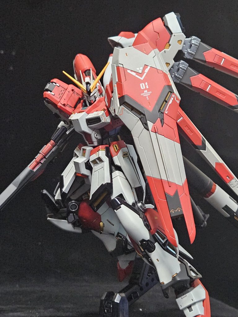 で、その後再販の2体目購入した時に友人より「赤のＨi-ν作って」と言われて作った奴です