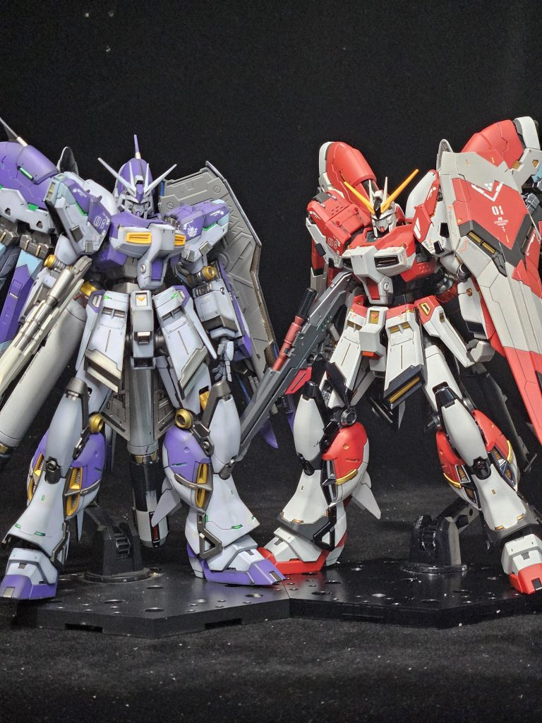 てな訳で我が家には2体並んで飾られております知り合いには「〇ヴァモチーフカラー？」と言われ、それ以来初号機・弐号機と脳内で呼んでおります。