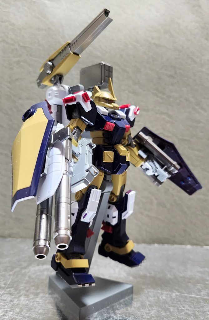 サンダーボルト宙域でデブリになっていたフルアーマーガンダムを、あるジオン残党が回収したという妄想で作成