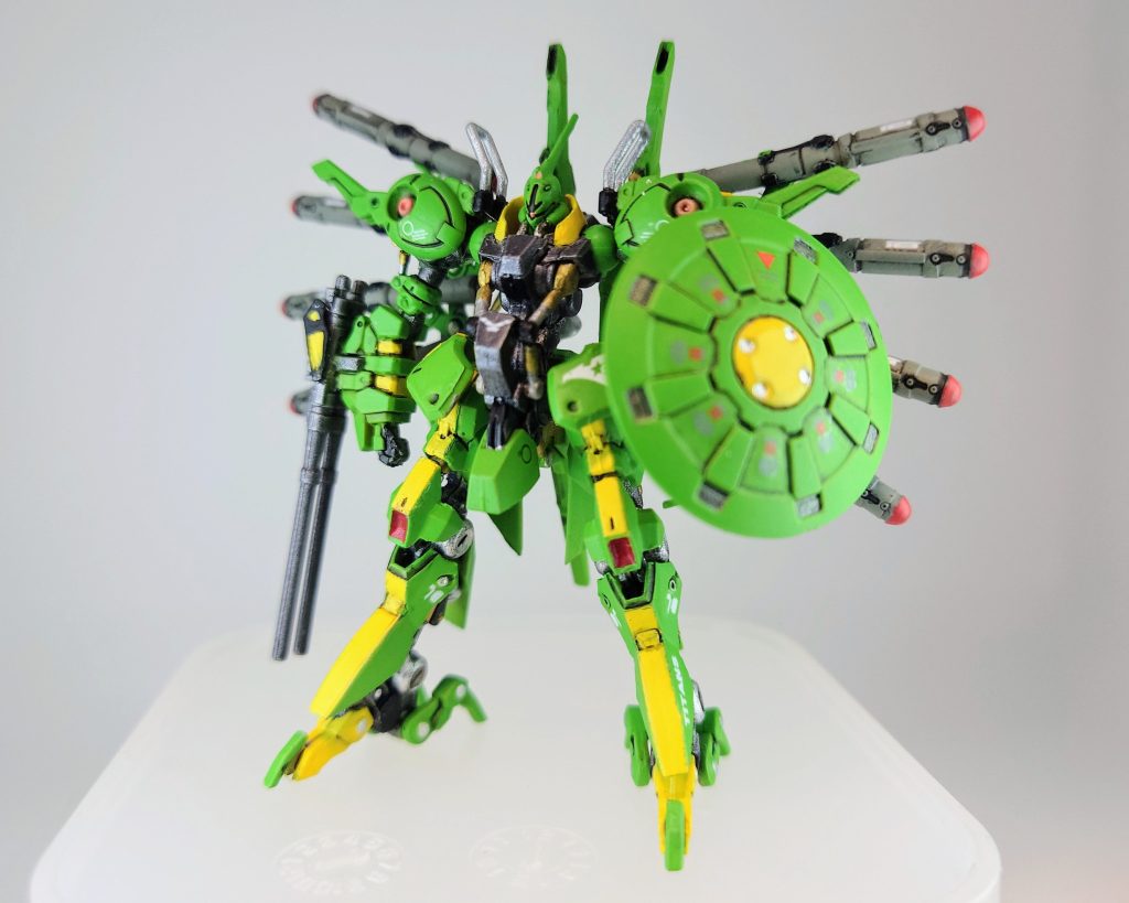 さて、愚痴はこのくらいにしておいて、やはり造形はシリーズが出るたびに素晴らしくなってますね😆。細かい造形に、自分の年齢と腕がどれだけついていけるかが心配です(笑)。