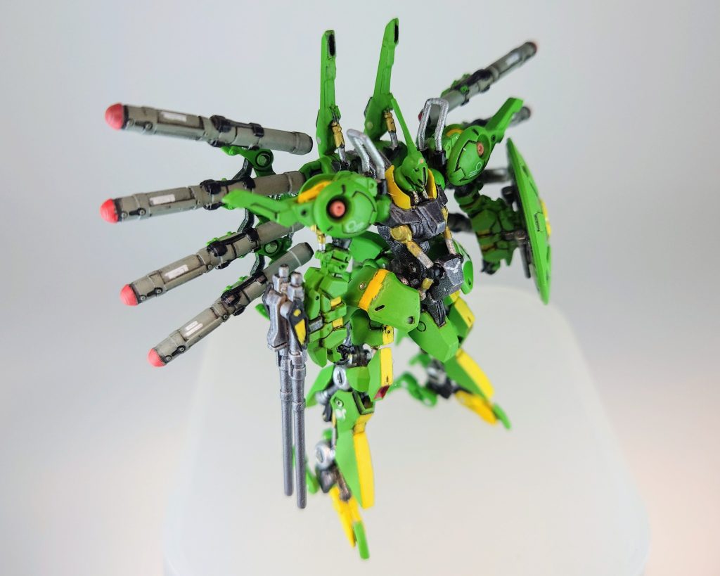 さらに、パーツがハマらないと一緒に、ABS素材が脆い?と、言うか塗装前でも何ヶ所もパーツや軸が折れたり、破損する事件が多々発生😅。先程も書きましたが、あくまで