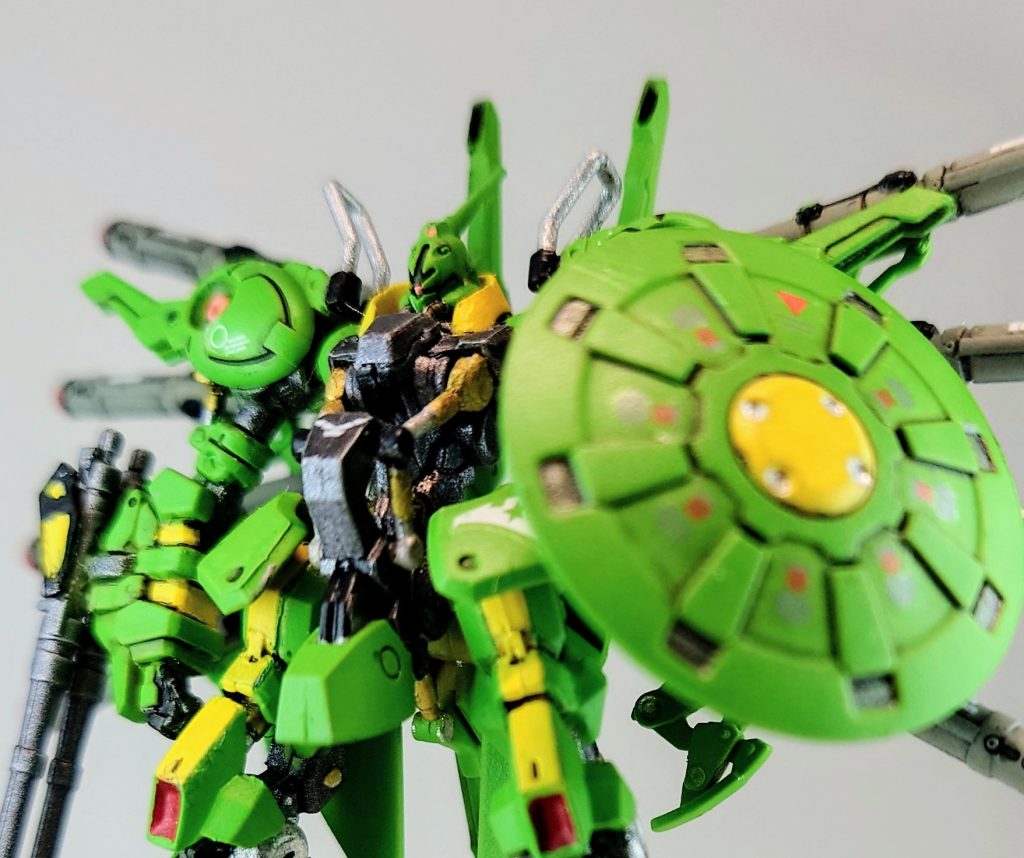 以上、ガンダムアーティファクト、パラス・アテネでした。本当はもう少し丁寧に仕上げたかったのですが、最初にも書きましたが、パーツの破損があまりにも多かった為、途中パーツと共に、心も折れてしまい最後はかなり雑な作りになってしまいました😅。これを投稿した後は、スーパーガンダムに取り掛かる予定ですが、また心が折れない様に他のモデラーさんの作品を見て、モチベーションを上げたいと思います(笑)。最後まで見て頂き、ありがとうございました🎵