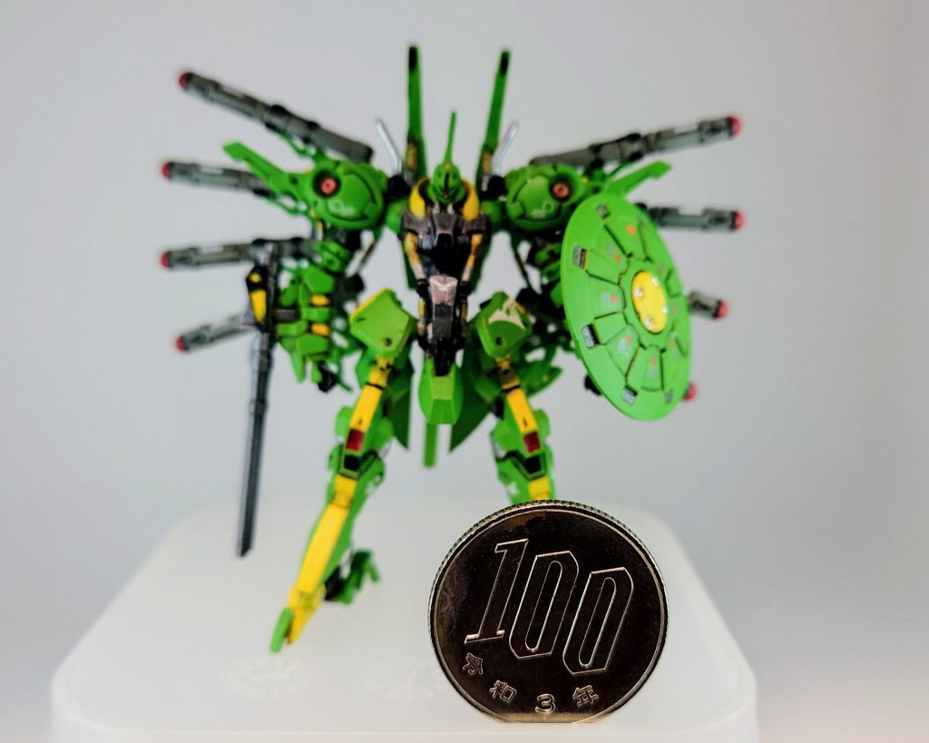 ※オマケショット知り合いから、約55㍉のガンダムアーティファクトの大きさ比較画像を見せて欲しいと言われたので、追加しておきます(笑)。