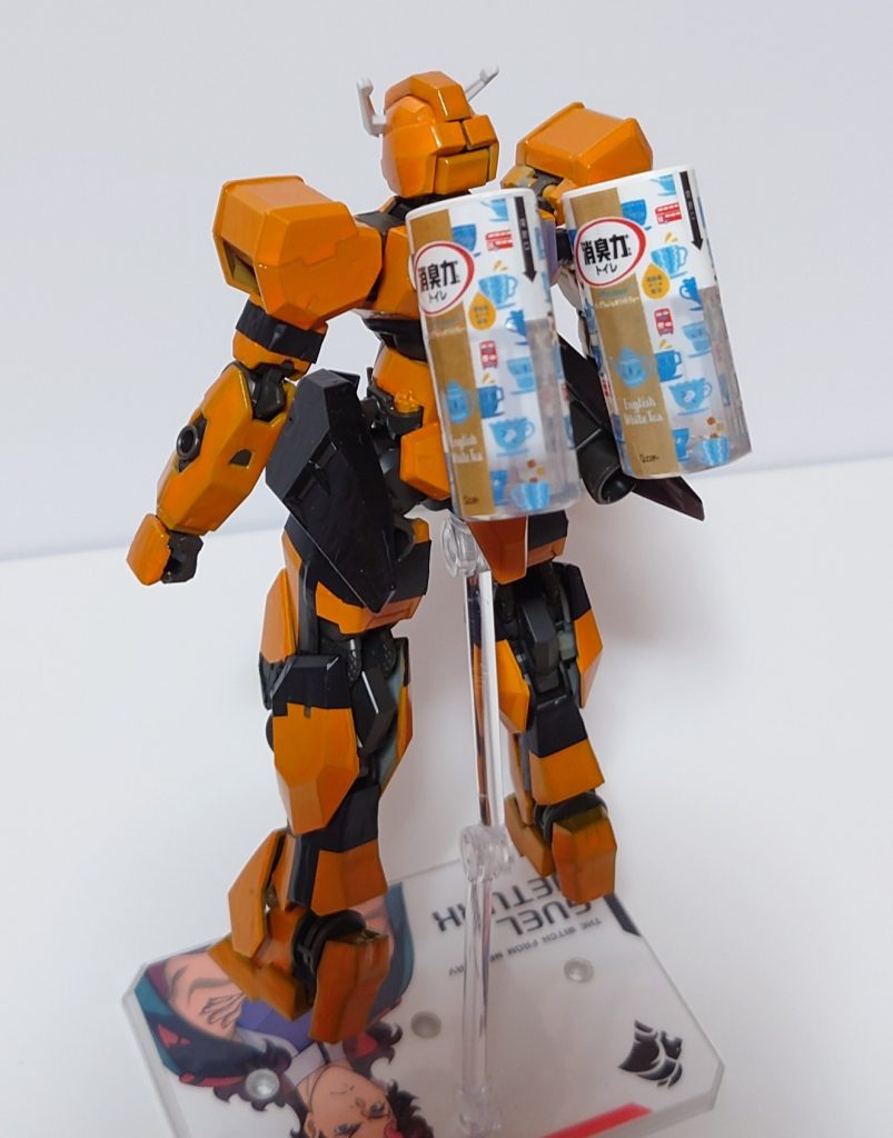 消臭力☆バックパック完成間近の思い付きの突貫工事で取り付けました。ひっつき虫でどうにか保持してます。空は飛べないけど、香りならあげよう