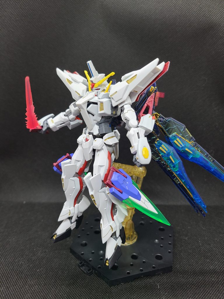 最後に全武器が見える様にデスティニー・インパルスの腕のブーメランが好きでデスティニーの肩を肘に移植しました。取り方はウルトラマンの光線スタイルで取るのでちょっとシュールになっちゃいます(笑)疲労で語彙力も語る情熱も限界なので、これで失礼します～