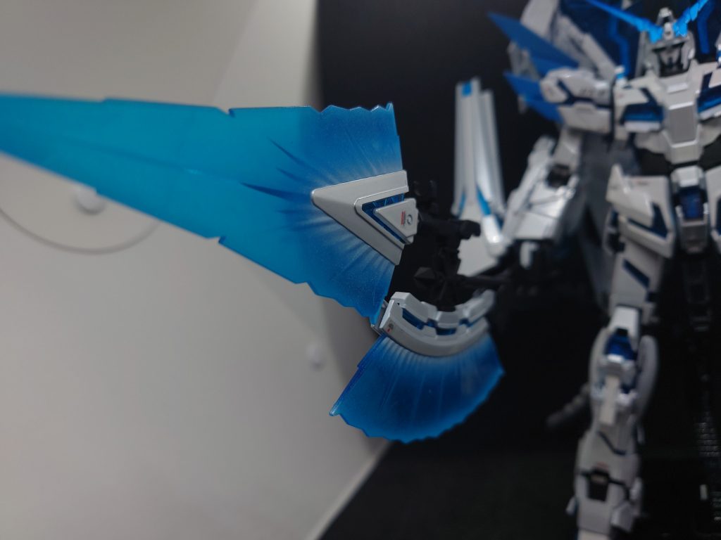 アームド・アーマーBS+ハイパー・ビーム・ジャベリンジャベリンのビーム発生部分と先端に白を塗装し、仕上げにクリヤーでテカテカにしてます✨