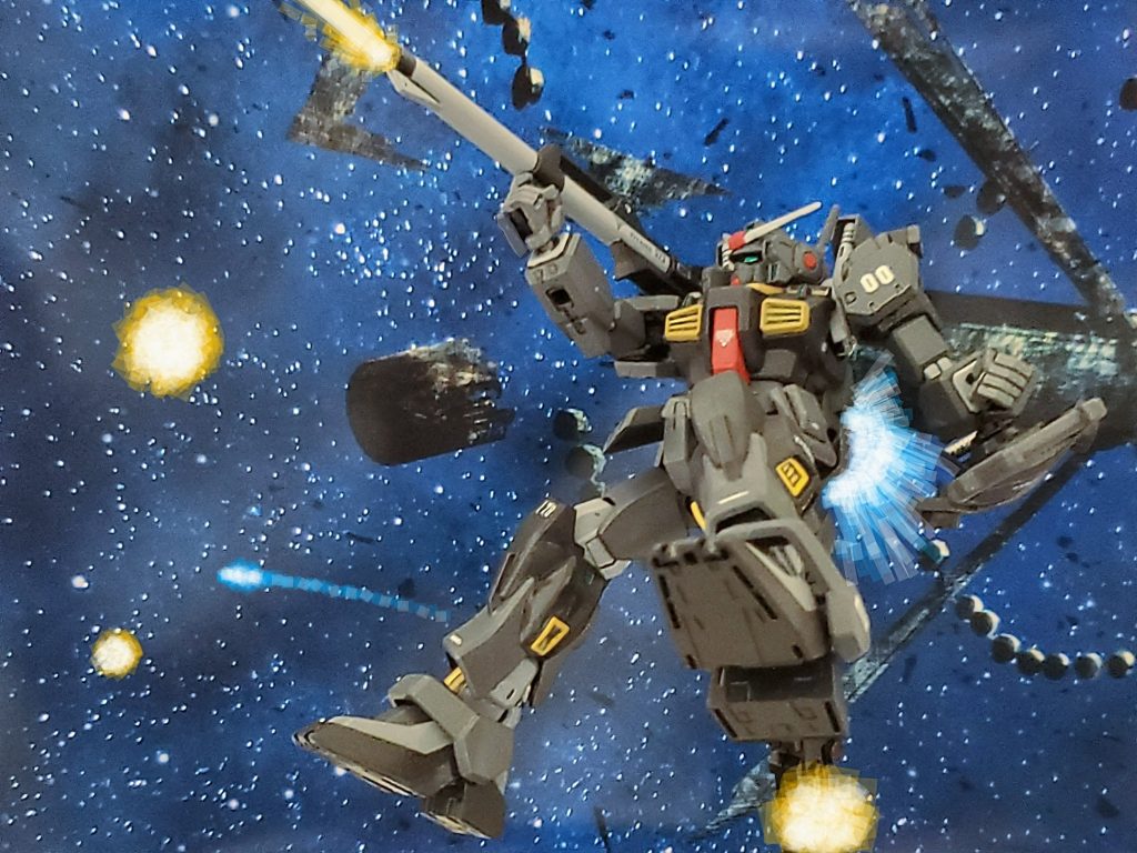 MkIIの主兵装はGP-01が装備していたビームライフルのセンサー強化型、対ビームコーティングを施されたシールド❗オプション装備としてカートリッジを交換する事で拡散弾も使用できるハイパーバズーカ💥頭部内臓型から外部装備に変更されたバルカンポッドである😎✨武装は従来のものが使われているが、新時代に向け新たな武装開発が着実に進行していた🎶