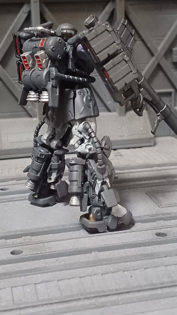 シールドにマガジンが付いているので勝手にオリジン版という解釈で進めました