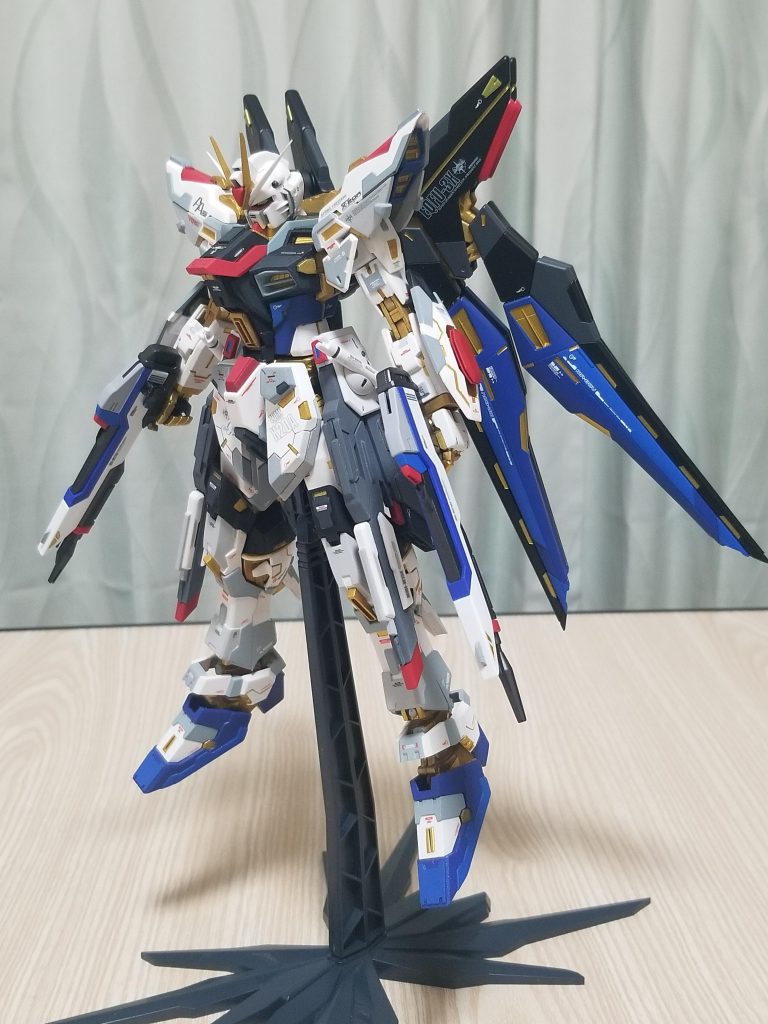 足が伸びたせいで、羽が短く感じます(笑)