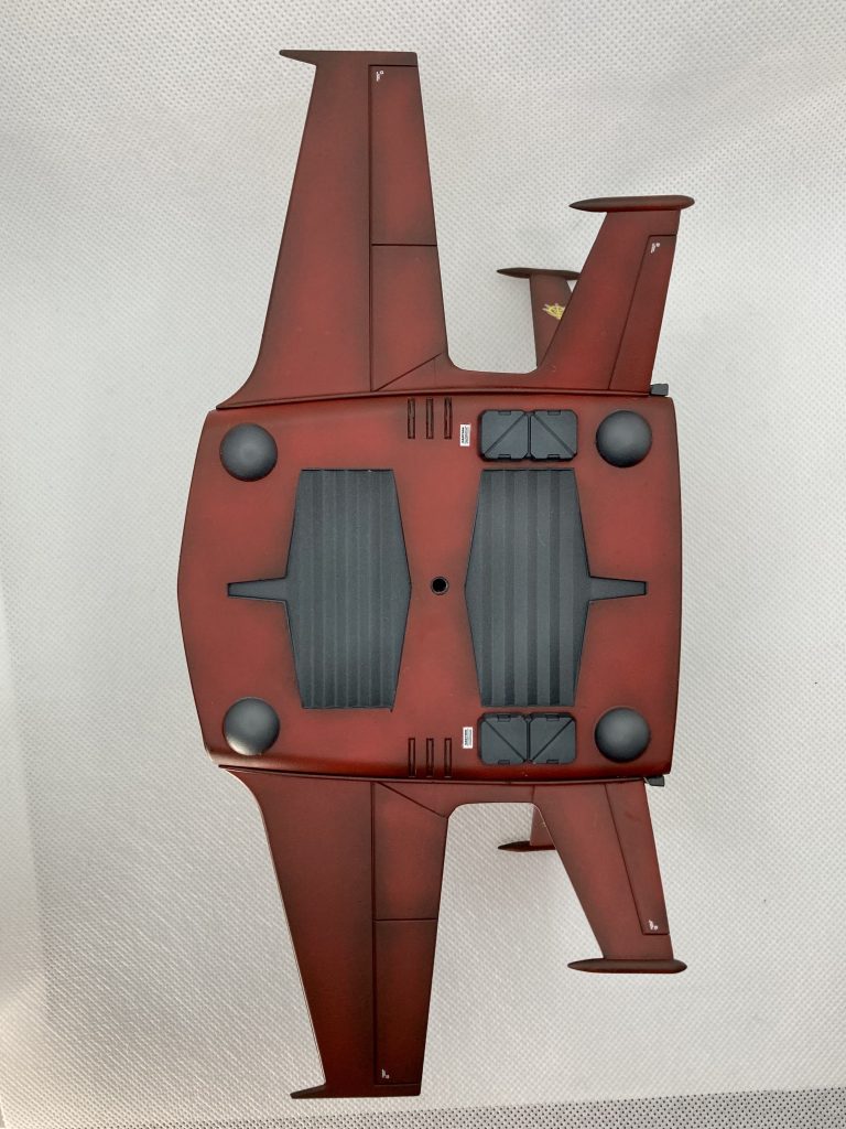 機体底面が広くのっぺりとしていたため、ウエポンベイ風のデーテールとデカールを増設していますまたスタンド穴を隠す用の専用カバーも作成しています後付けパーツのほとんどがMGダブルゼータガンダムのジャンク売りランナーから切り取って使用しています