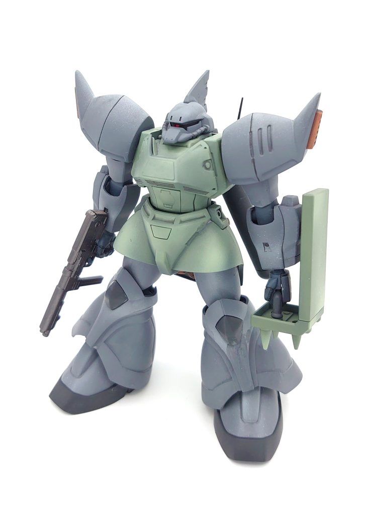 見えにくいですが、光が当たるところを明るく(白や薄緑)、影になるところは暗く(グレーのウェザリング塗料)塗装してます。グラデ塗装テクを美プラに流用したく、練習中。