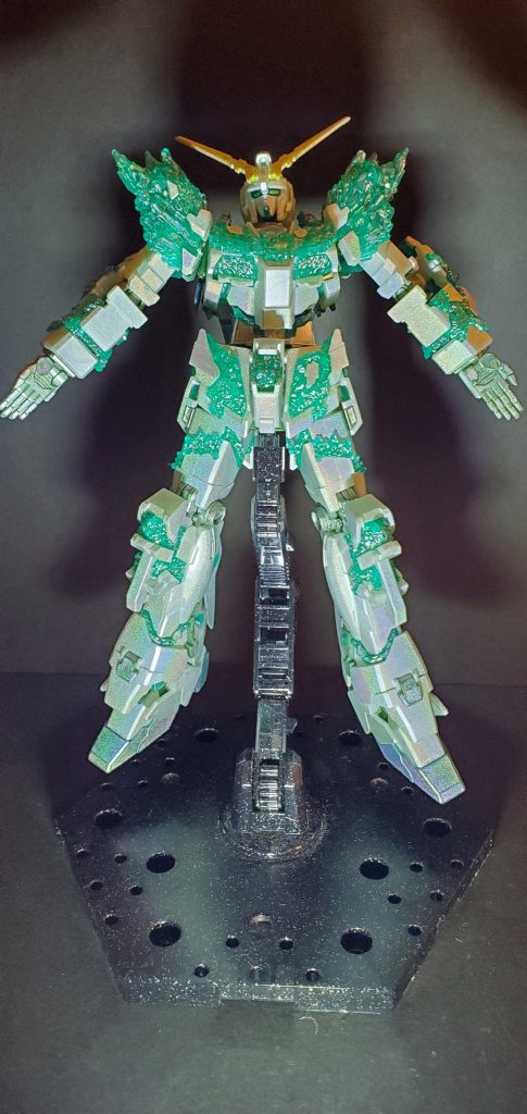 塗ってから気付いたのですが、虹色の感じになったのはサイコフレームてはなく装甲…まあいいか